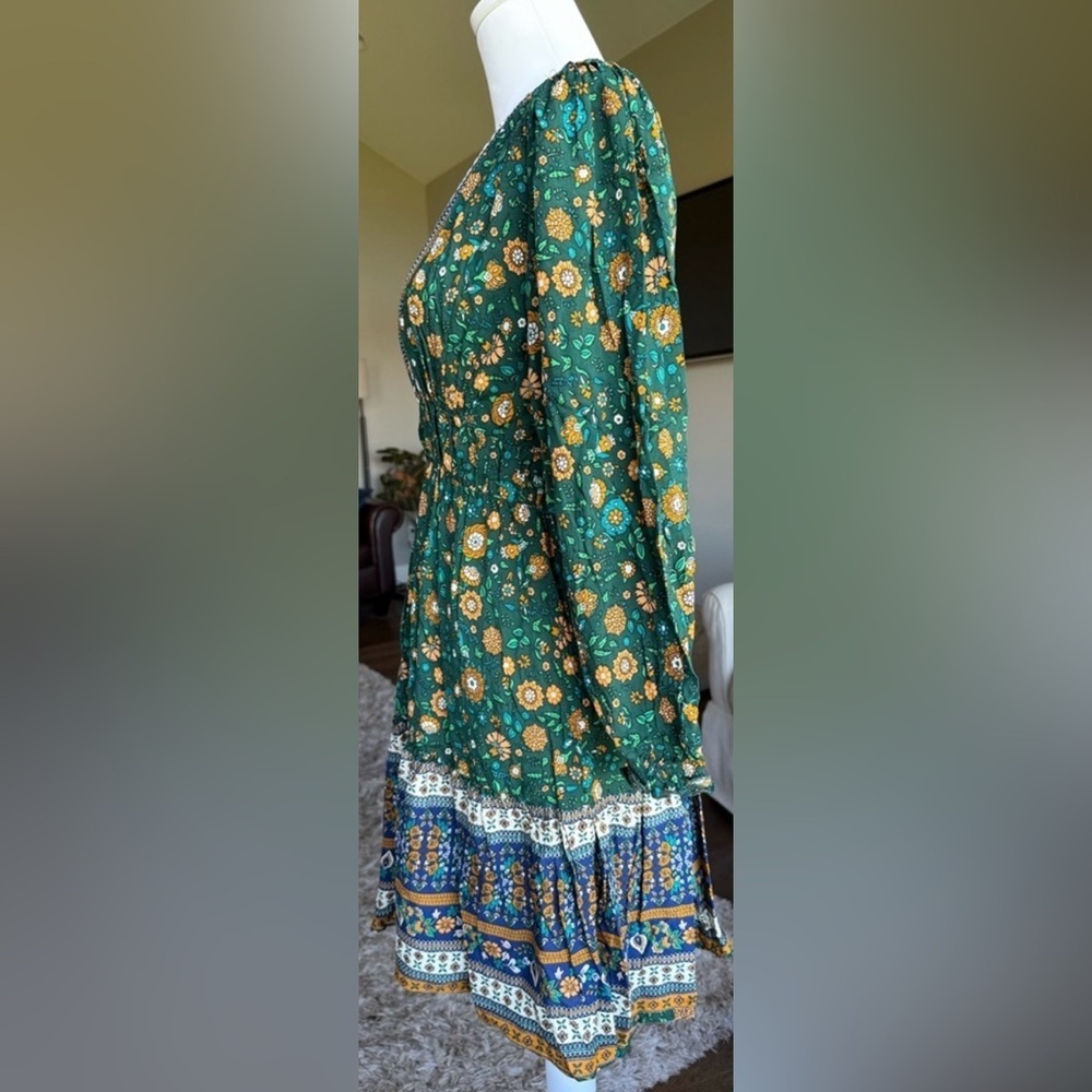 Umgee SIZE SMALL Long Sleeve, Knee Length Green and Blue Floral Dress - Picture 3 of 8